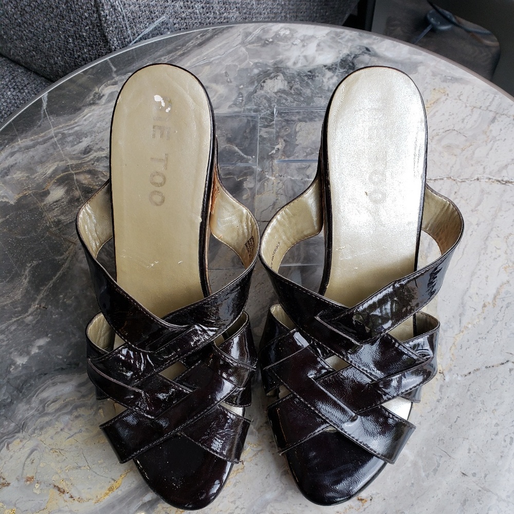 PATENT LEATHER WEDGES
